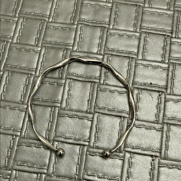 Silver twisted open cuff bracelet minimalist adjustable - Picture 4 of 6